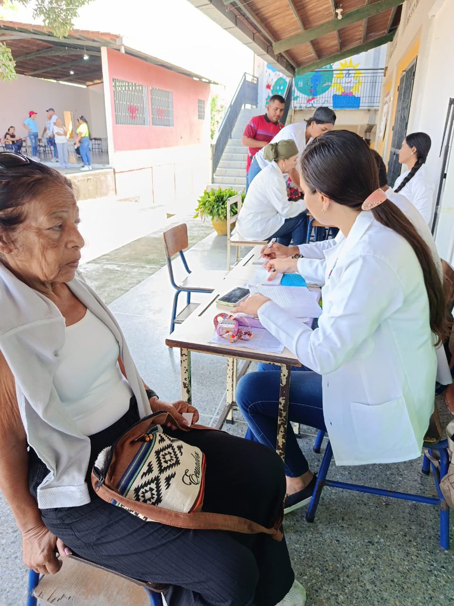MROBINSONYARA's tweet photo. #04Sep Nuestros misioneros del mcpio Sucre estuvieron presente en la Gran Ruta de la Esperanza realizada en la Escuela Dr. Pedro Saturno Canelón ubicada en el sector Sabaneta una actividad recreativa, cultural, informátiva y salud en conjunto con el equipo político del mcpio. https://t.co/jWC620I95C
