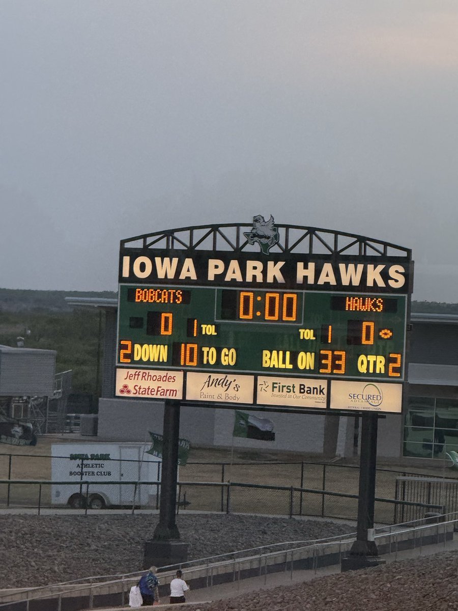 andymath1s's tweet photo. We head to the break square at 0. Both teams with a fumble recovery but ultimately no points either way.
@IPAthletics @CHS_BobcatFB https://t.co/4OqOpY4zq0