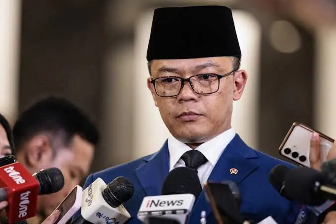 LambeSahamjja's tweet photo. menlu sugiono bilang kunjungan pm timor leste ke solo sifatnya pribadi:
- bukan kunjungan kenegaraan
- alasannya kemlu gak dapat pemberitahuan resmi dari pemerintah timor leste
- biasanya kalau ada kepala negara datang pasti ada surat resmi 
- biar kemlu bisa fasilitasi
- sugiono juga bilang gak ada permintaan xanana buat ketemu presiden prabowo