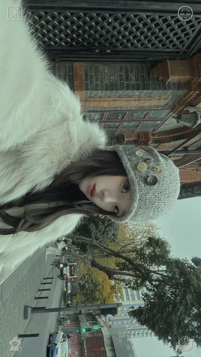 luucasmca's tweet photo. A video game about a sister — she was young. Every week, Lila went to the park, carrying fresh blooms to place at the memorial. She’d settle on the old carousel, flipping through Clara’s private journal, thinking back to the girl who had remained confined for years, and to th https://t.co/TZisW4jyvH