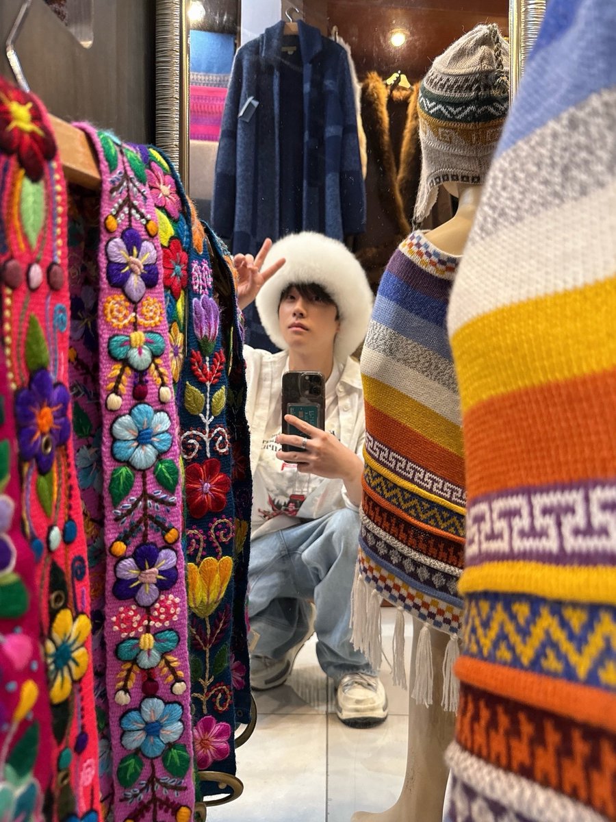 jiwonscherry's tweet photo. jinhwan so cuteee!!😻😻😻 https://t.co/1WW62INVKu