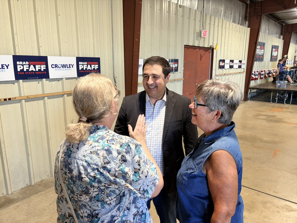JoshKaulWI's tweet photo. Terrific corn roast in western Wisconsin on Wednesday! Thanks to Brad Pfaff for bringing folks together. https://t.co/9yWLOgHRsZ