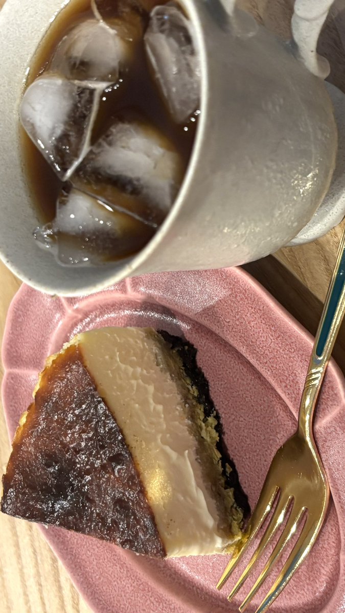 L_O_BackStreet's tweet photo. 【ドバガキ大歓喜】
ドバイチョコ風バスクチーズケーキつくった
#日常垢 #お菓子作り https://t.co/y7fqq5w4Z1