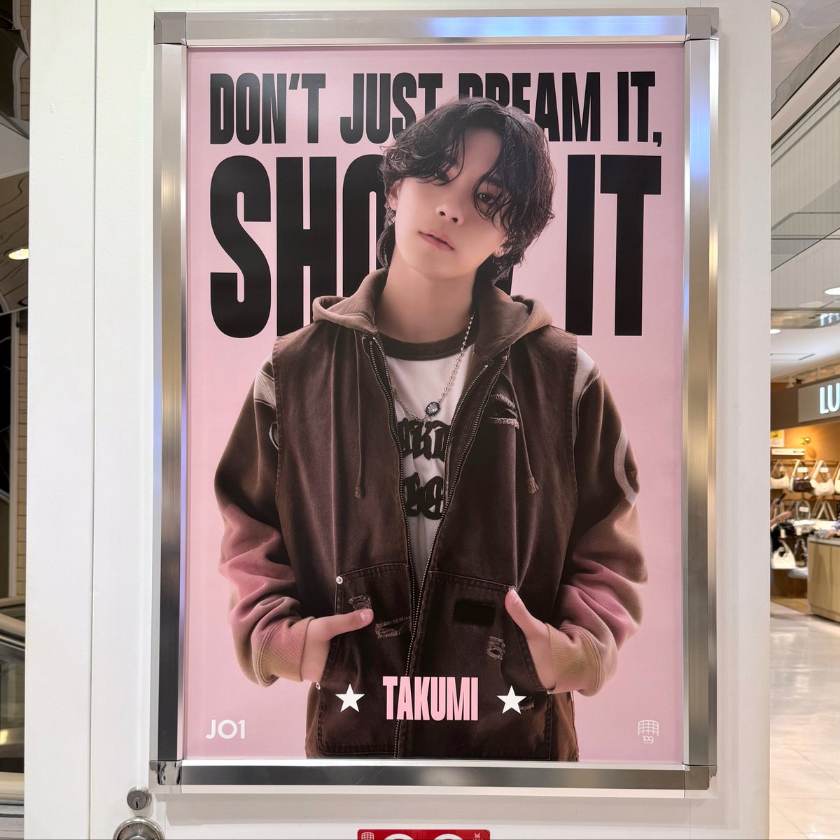 SHIBUYA109NET's tweet photo. \ *.+ﾟ⟡📸#JO1 ソロポスター📸⟡*.+ﾟ /

JO1メンバーのソロポスターが掲出中⭐️
109館内でぜひ探してみてね.ᐟ.ᐟ

✔︎ 期間：9月1日(火)〜9月15日(火)

@official_jo1 https://t.co/7vzlrcHbXe