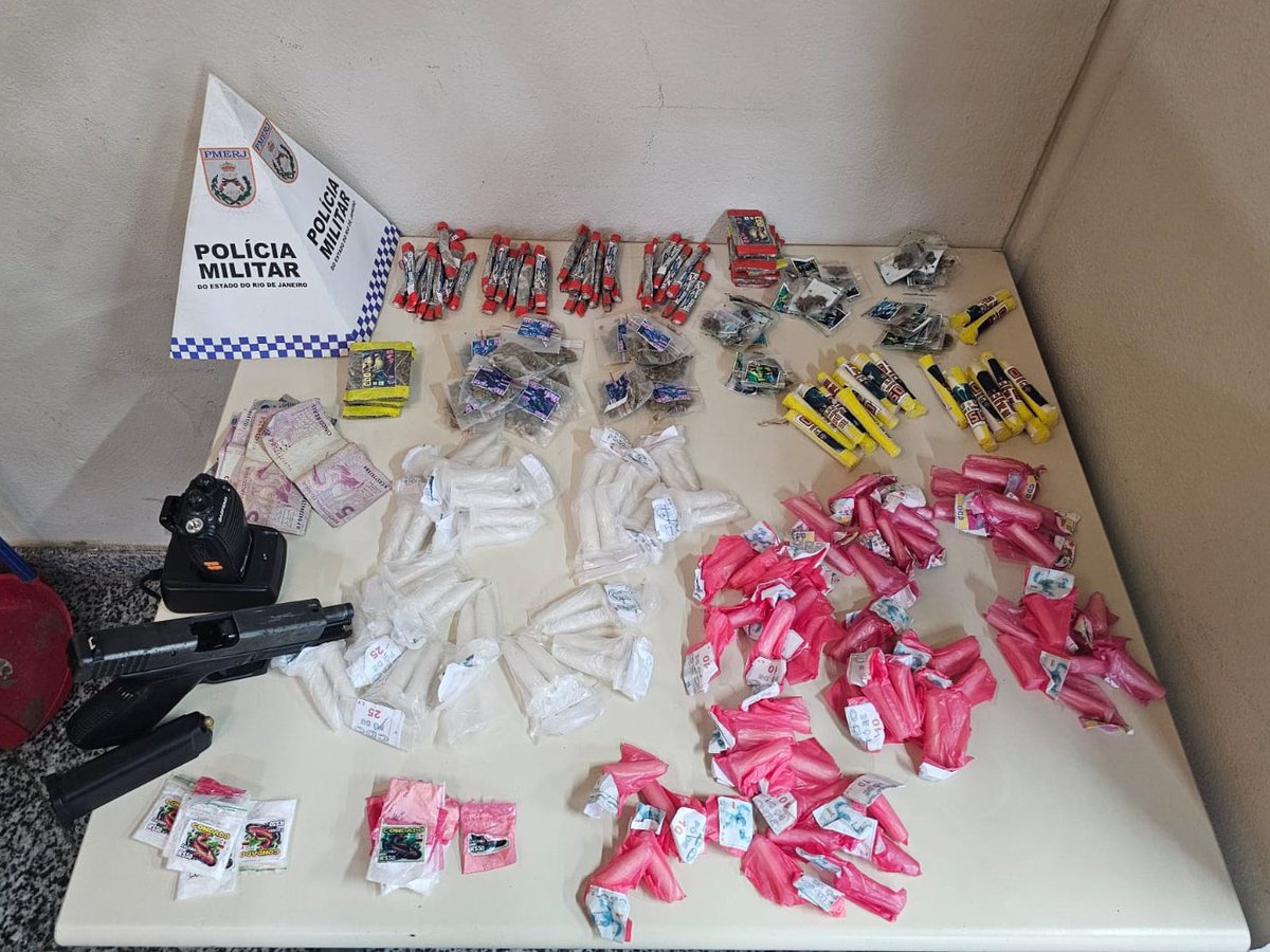 NotciasRio1's tweet photo. PRISÃO E APREENSÃO EM PARATY | Policiais do Serviço Reservado da #2CIPM foram alvos de disparos efetuados por criminosos armados durante uma ação de monitoramento e inteligência no bairro Condado, em Paraty ⤵️(+) https://t.co/jzHBKJRV8H