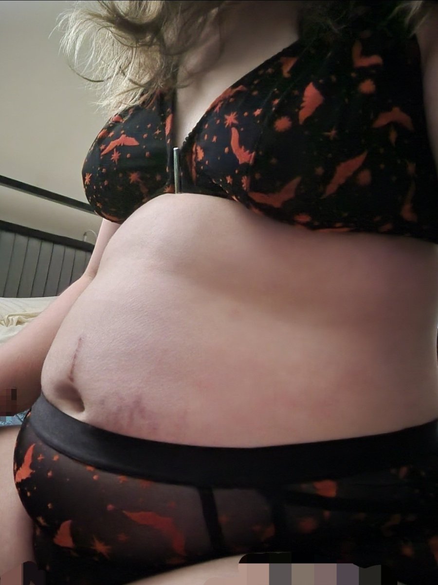 LadyLowki's tweet photo. Well, the past few months have really had *quite* the effect on my figure 🤭

Now, imagine how the next few will impact my waistline~

#feedism #feedee #FeedingKink #WeightGain #WeightGainOnPurpose #GainingWeightOnPurpose #BeforeAndAfter #Chubby #ChubbyGirl #BBW #Fat #FatWoman https://t.co/cmZfj0sb4h
