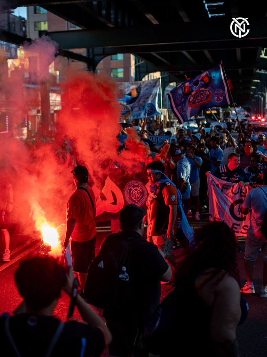kid_mesho's tweet photo. THANK YOU NYCFC 💙🗽💙
@newyorkcityfc ||| @kid_mesho 
@MLS 
#NYCvNSH ||| #MLS ||| #NYCFC 
#AmericanSoccer ||| #FootBallFriyay 
#NEWYORKCITYFC https://t.co/W5fR0pDZjt