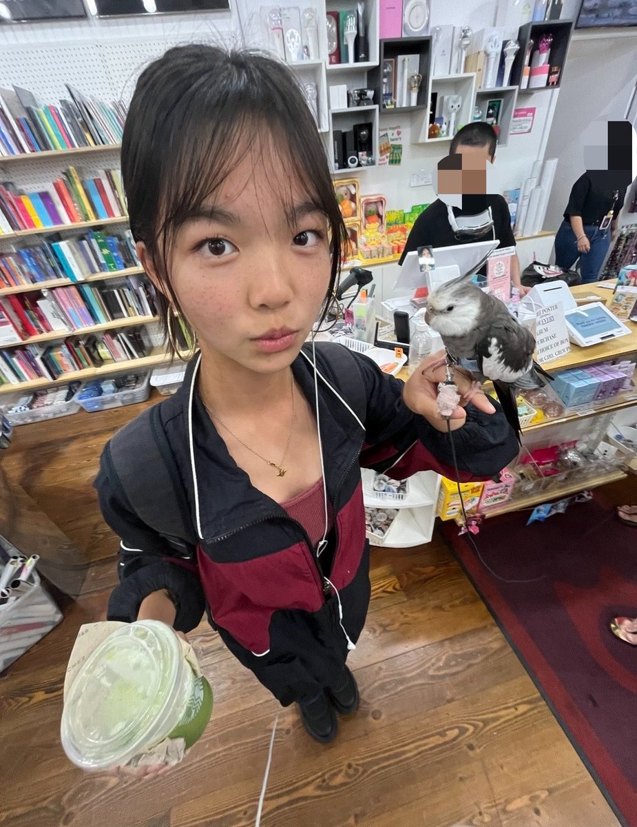 melonsoop's tweet photo. 高校の時と比べてガチで大イメチェンしたから、昔の自分ダサすぎてマジで自分に見えないwww https://t.co/elw3R3uf6Z