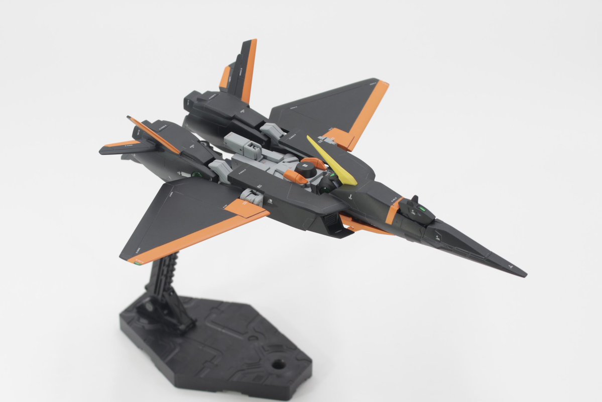 9696guruguru's tweet photo. ガンダムアブルホールTYPE-F
キット化されていないので、ミキシングとスクラッチで作りました
各種武装と可変機構もバッチリ再現しています。 https://t.co/WWaFiCPBLz