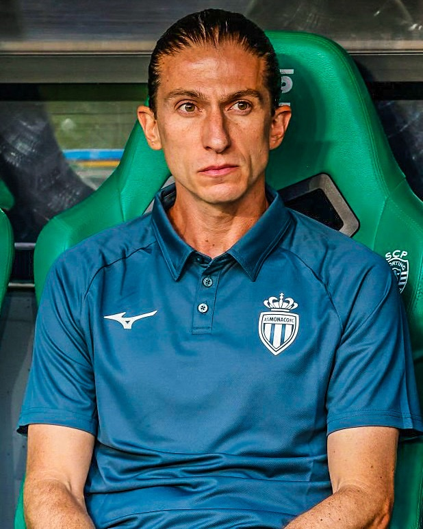 giraltpablo's tweet photo. Filipe Luís, tras vencer al PSG:

"Para mí, Luis Enrique no es solo el mejor entrenador del mundo. Es uno de los mejores DE TODOS LOS TIEMPOS".

El brasileño arrancó su ciclo en el Mónaco con CINCO VICTORIAS en sus primeros cinco partidos oficiales. https://t.co/zgIiHplH0g