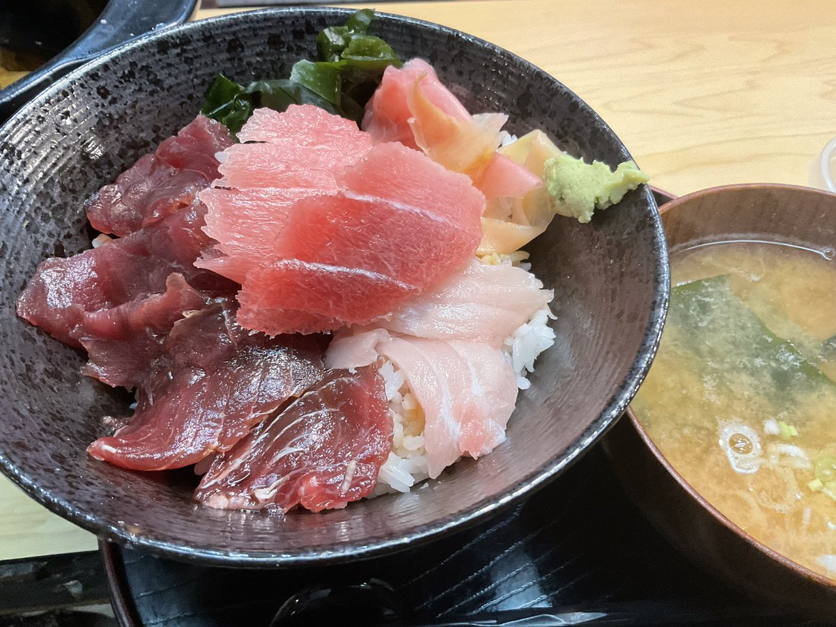 misago_nerima's tweet photo. ありがとうございます。みさご食堂です。少し天気が悪いですが本日も宜しくお願いします。　#練馬ランチ　#まぐろ丼　#海鮮丼　#練馬海鮮　#練馬ごはん　#桜台グルメ　#魚好き　#練馬居酒屋　#桜台居酒屋 https://t.co/KpOxZCRh5A