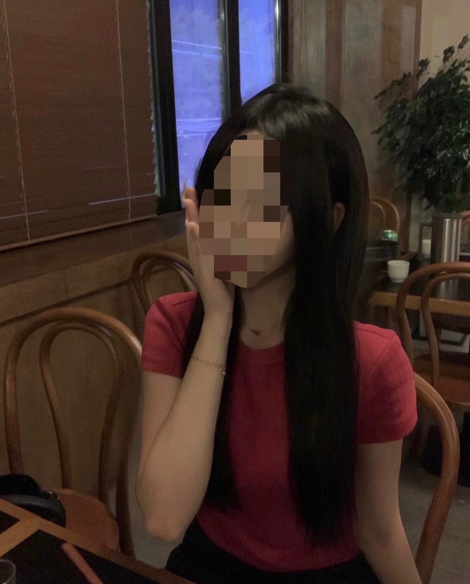 Cuuchtu's tweet photo. B+급🤭 22살 슬렌더 영계년🥵🥵

#지인상납 #지인능욕 #지인박제 #지인지키기 #지인평가 https://t.co/cXyFWw2XY8