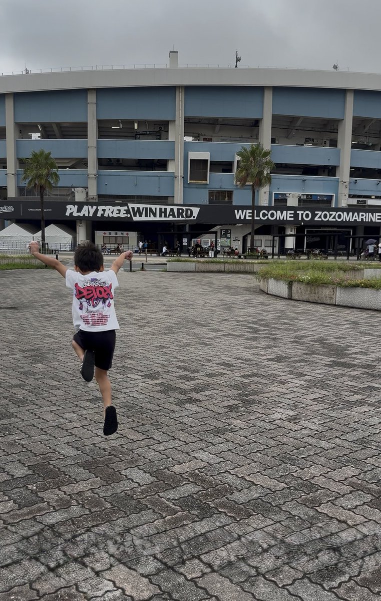 o_0tasim's tweet photo. 到着！！
2daysたのしむぞぉぉぉ！！！
#ワンオク千葉
#ワンオクZOZO
#ONEOKROCK
#ONEOKROCKDETOJAPANTOUR2016FINAL 
#ちびっこOORer https://t.co/R1zVhn8WhY