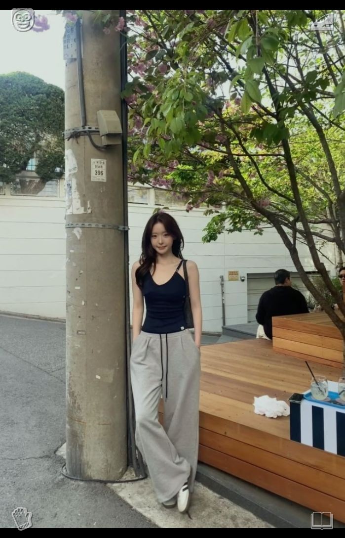 PfmKuro's tweet photo. Elara shut the door and pressed her back against it, her breath coming in uneven bursts—the first flaw in her carefully maintained facade after years of control. Yet she forced the feeling aside, brushing past the sting of remorse and the weight in her chest, knowing that showi https://t.co/zSUfjkrnPH