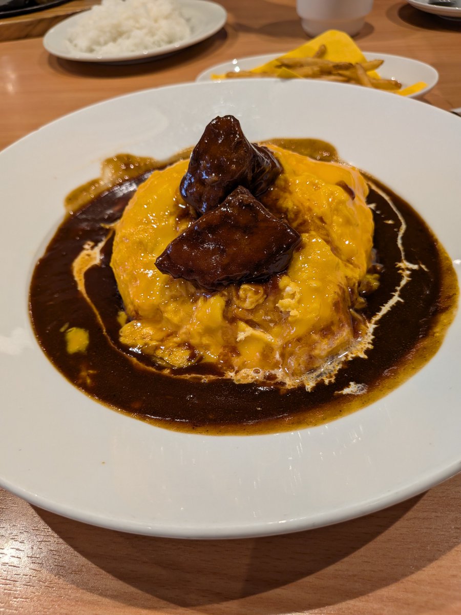Urittan's tweet photo. 念願のココス✨
パスタが想像以上に辛くて😖そ、そーちゃぁんってなった🤣
プリンは甘々で美味しかった(๑'ڡ'๑)୨♡
第2弾もいくぞー！ https://t.co/orXYVHQOor