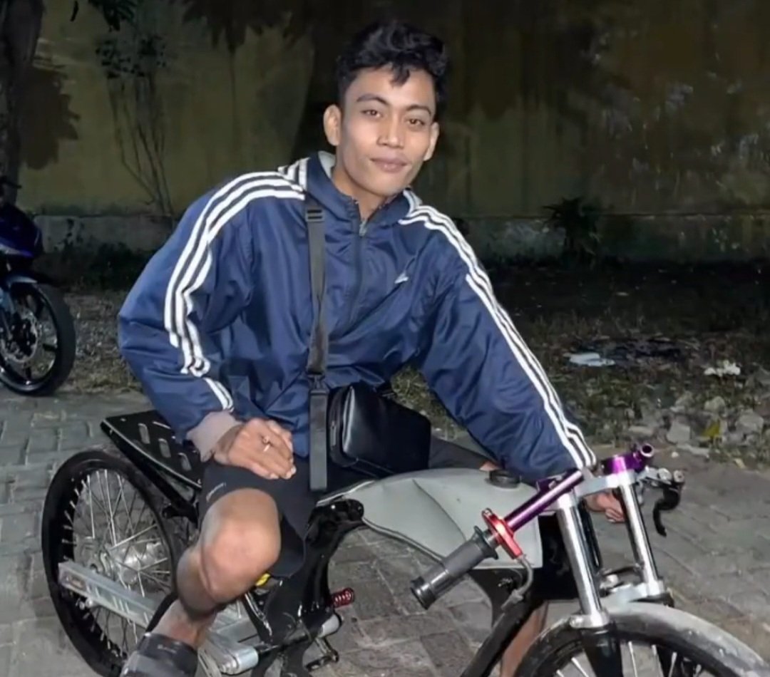Olikotor_'s tweet photo. Pelaku pembunuhan Mozza Axillia Gunarsa.
Remaja 17 tahun asal Bergas Kab Semarang yang hilang sejak 25 Juni 2025 ditemukan tinggal kerangka di pinggir Tol Jangli Kota Semarang. https://t.co/5m6SkuduI0