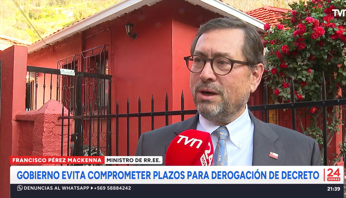 clpstmith3's tweet photo. Nunca antes vi a Chile tan débil tan servil en la cancillería https://t.co/MxeivxgWwh
