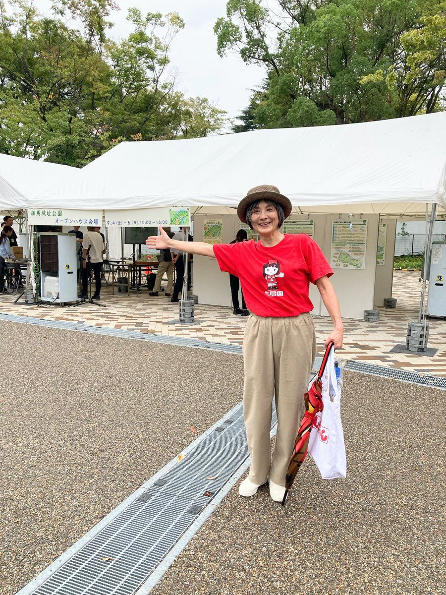 azusa_nomura's tweet photo. 旧 #としまえん で9/4〜6、都による「石神井川より南側エリアの整備内容に関するパネル展示」オープンハウス開催中。波のプールは池、流れるプールは遊歩道に。古城の塔は忠実に再現され管理事務所になるそう。どんな公園になるのか興味津々で見てきました。ちなみにとしまえんTシャツは私一人でした。 https://t.co/im4igfNtDb