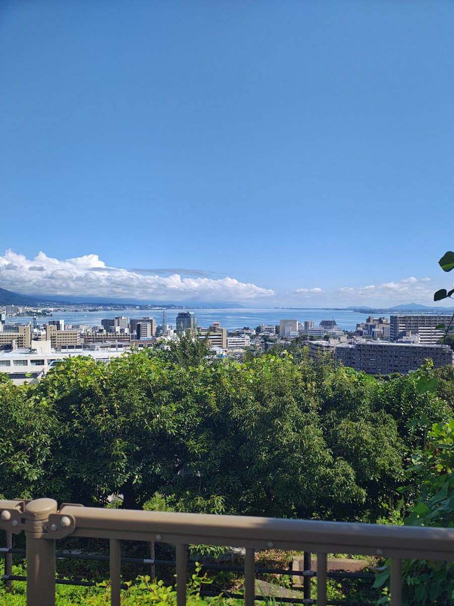vknrwe's tweet photo. 結局晴れるんかい！
追記
琵琶湖でかすぎぃこれでほんの一部って言うんだからやっぱ人ってちっぽけにも程がある https://t.co/AYpQWNn1ke