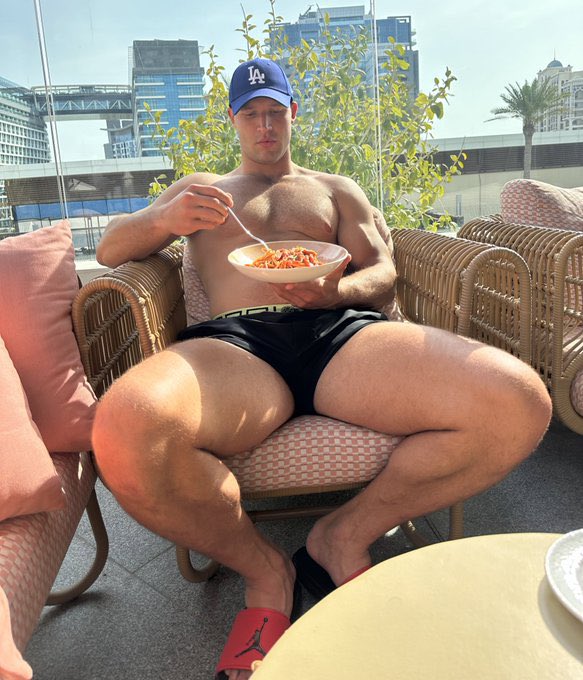 Masterwill_4's tweet photo. Tax Friday boys
RT and Send
#bodybulider #musclegod #muscleworship #muscle #pits #feet #sweat #pecs #biceps #viral https://t.co/d4HJMVrF6y