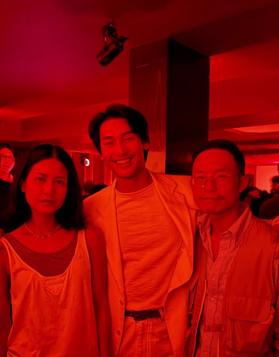 BIGFUT555's tweet photo. From his channel 3 ex-colleague to his Decorum BKK gang, to the Former Vice Minister for commerce, I am glad that glad Apo was surrounded by his friends and well wishers who came to celebrate and support him 🧡

Apo Nattawin at AMBR BKK #AMBRbkk 

@Nnattawin1 #ApoNattawin https://t.co/9DicGShe1N
