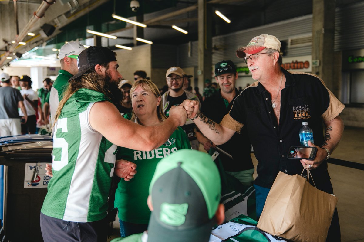 sskroughriders's tweet photo. Bring the family and bring the energy!

Fan Day brought to you by @capitalgmc is about the people who make the Green and White what it is 💚

Gates open at 10am! https://t.co/2mpR0OykiT
