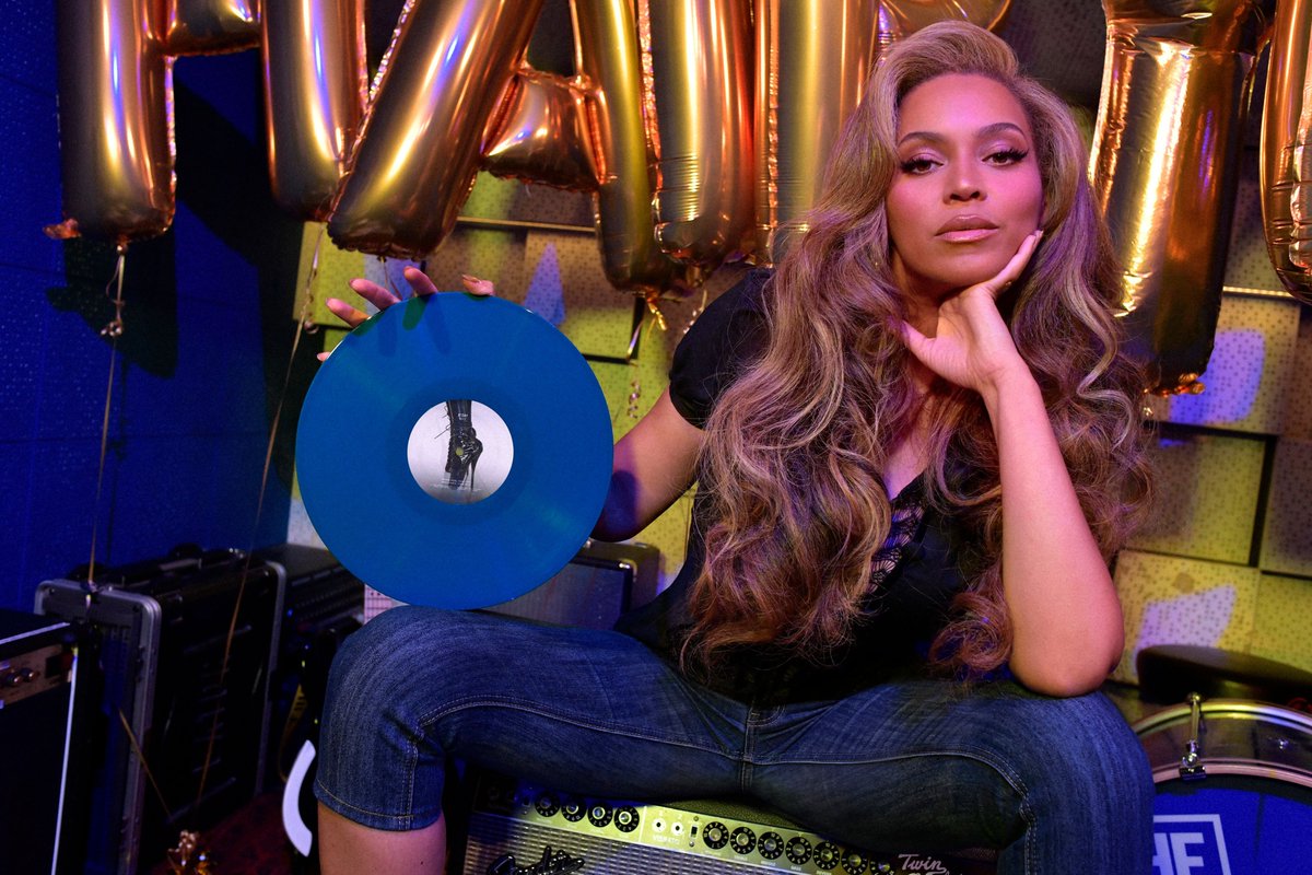 BeyLegion's tweet photo. BEYONCÉ. 🐝

#BDAY20 https://t.co/qkRW0TLwh3