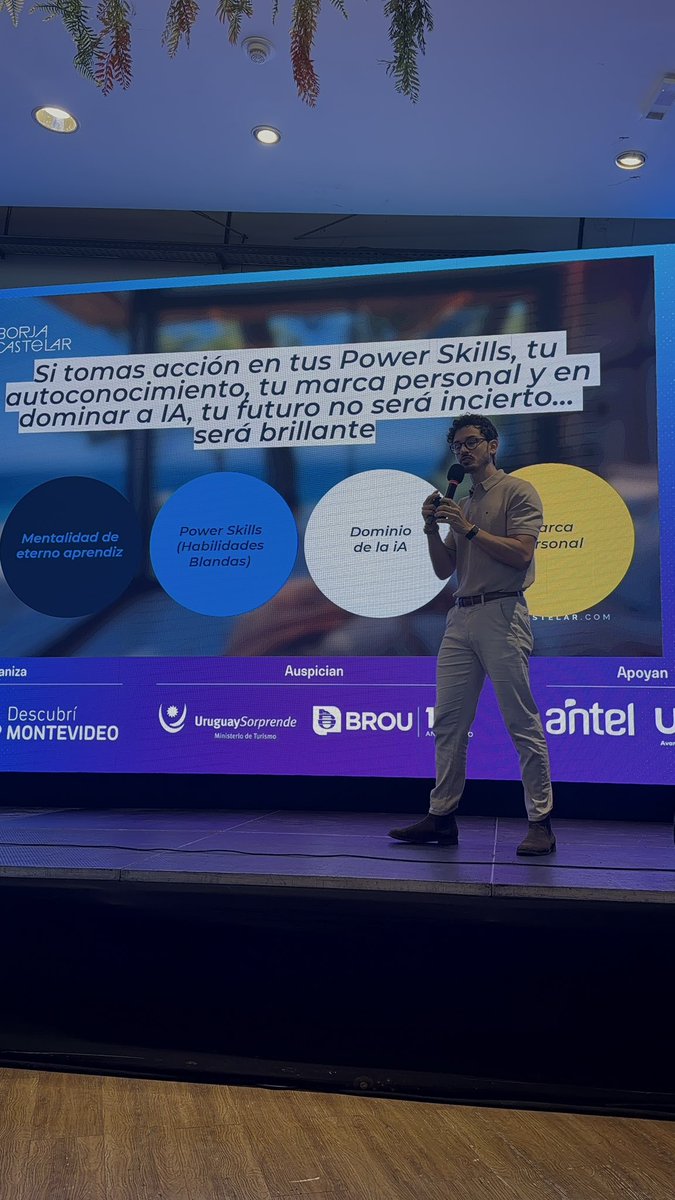 HelicetB's tweet photo. “El valor que generas está directamente relacionado con las habilidades que desarrollas y pones en acción” @borja_castelar 

Fue una conferencia magistral en el marco de la Feria de Turismo 360 en #Montevideo https://t.co/kvtQj4hOqY