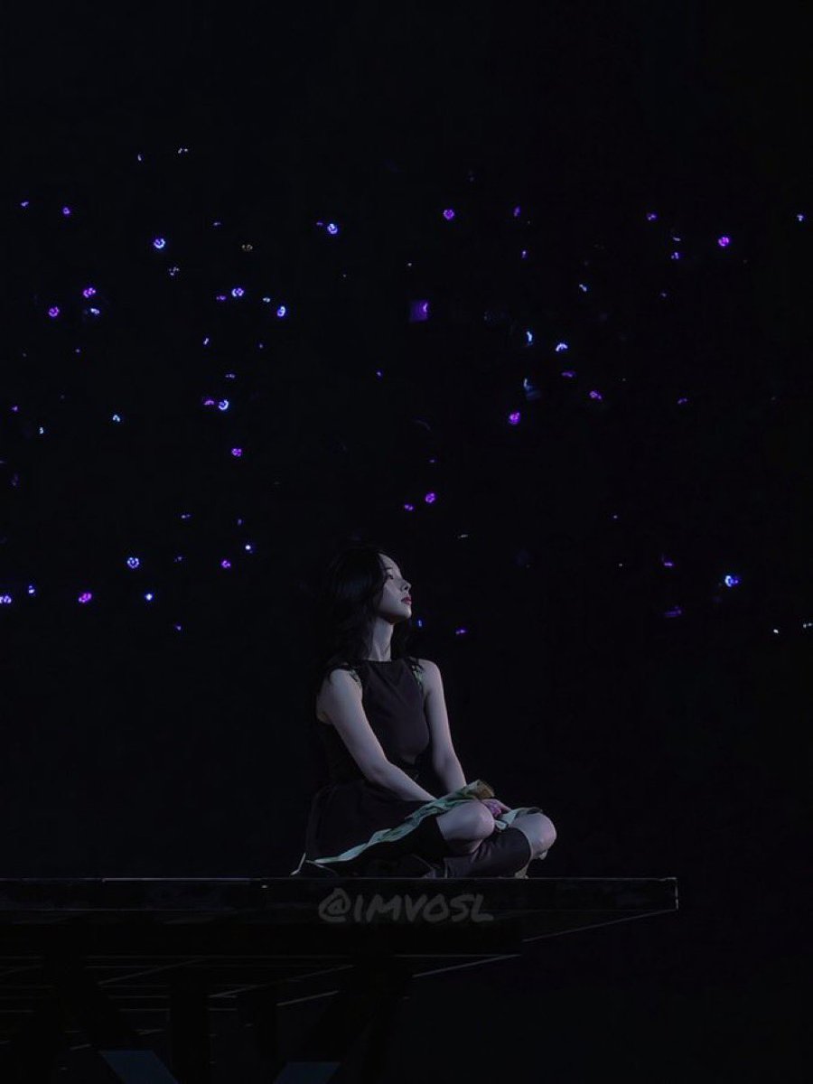 kirinyangz's tweet photo. the lightsticks and the rain giving the same effect 🫠

16 bit ending is just so gorgeous https://t.co/0R7ZbCVu9E