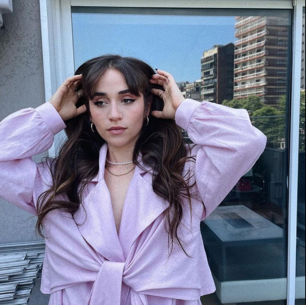 P_featherington's tweet photo. Until He Sees Me | Au #Gastina 

Gastón Perida é um dos cantores mais famosos e desejados da Argentina

Nina Simonetti é sua assistente há dois anos e secretamente apaixonada por ele

Até que uma noite, alguns drinks e coragem fazem Nina se entregar ao desejo https://t.co/9oHuRgIffp