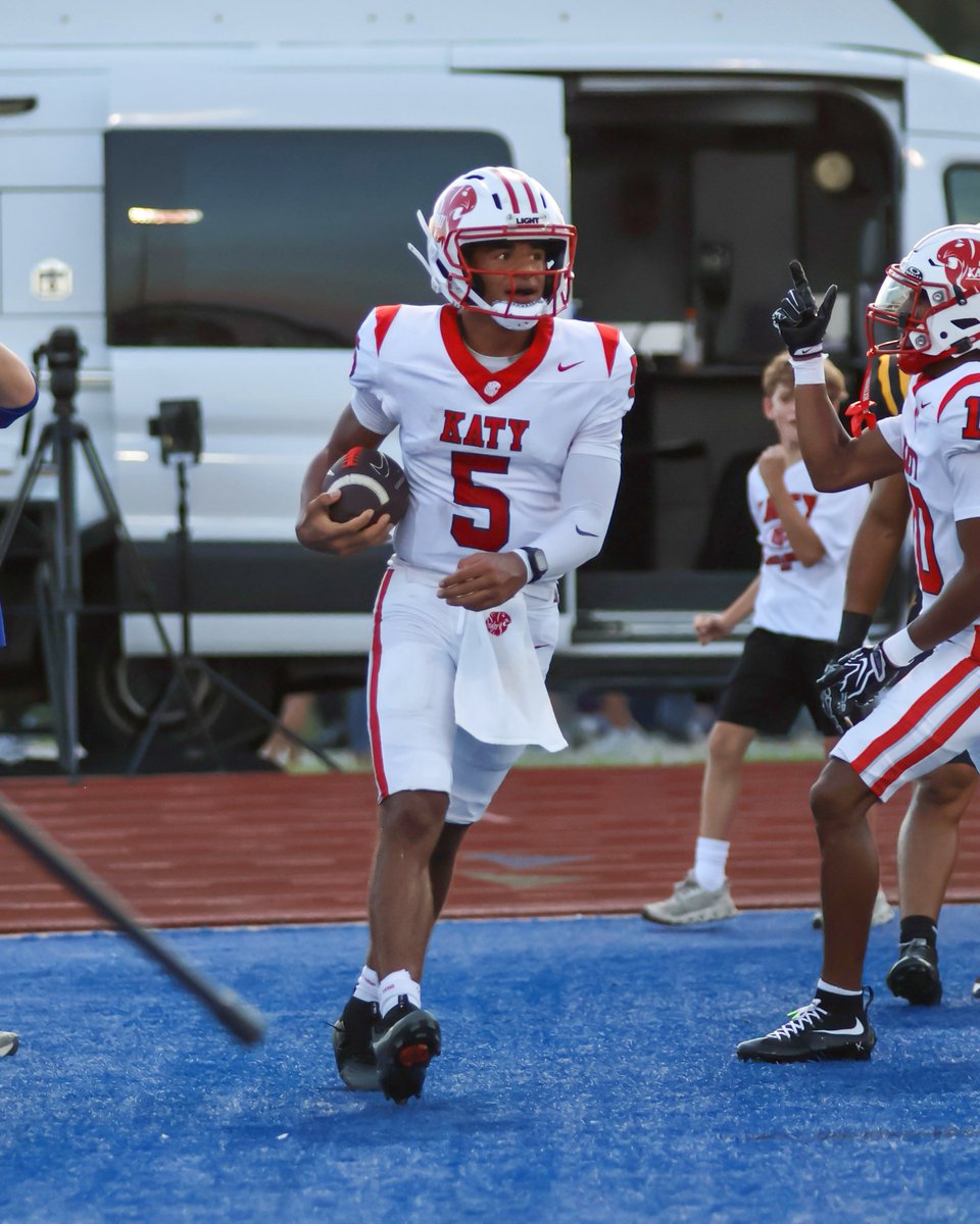 TrillStone1's tweet photo. “9/4/26” Week 2 Of Texas High School Football: 

Mason Hartwell Of Katy High School vs. Lorenzo Aguirre Of Dickinson High School In Dickinson, Texas! @OfficialKatyFB @DickinsonFB https://t.co/Za3GG3Zcux
