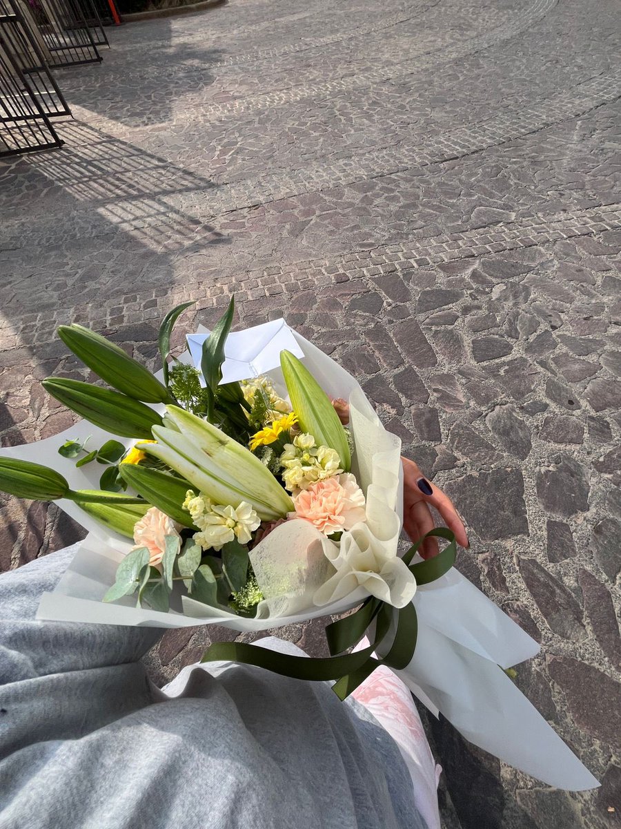Fer42189497's tweet photo. the concept que se pongan cada día más bonitas just like her 🙂‍↕️✨ hacer feliz a mi personita un ratito hace que no se sienta tanto la distancia https://t.co/QyTPnVwmjy