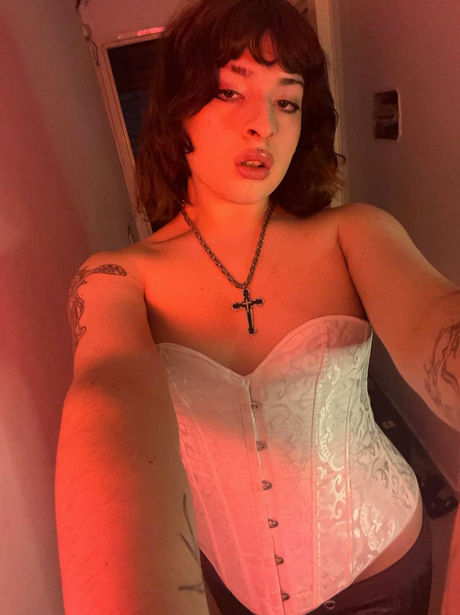 Zoe_spookyy's tweet photo. Do you find femboys pretty? 🏳️‍⚧️  
       Yes    ⃝             No   ⃝             Maybe

#femboyespañol #trans #twink #mlm https://t.co/mBmf9dRkzV
