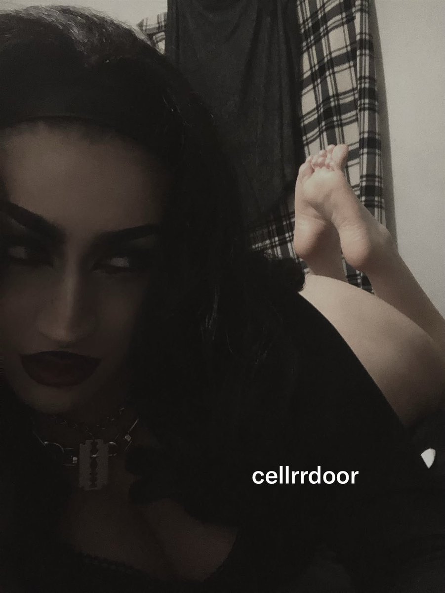 cellrrdoor's tweet photo. imagine spending your whole paycheck on a girl who doesn't even know your name... but loves your money. 🦇💰
curvy, goth, and completely out of your league. pay my tribute to get my attention. #findom #domme #gothdom #internetprincess #paypig #finsub https://t.co/0DsH7VAAQ1