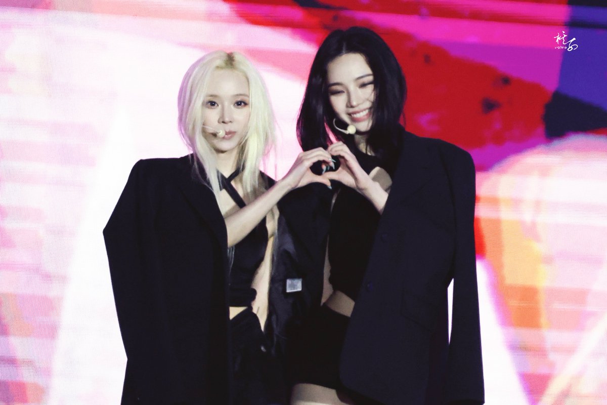 BuYiWeiQi's tweet photo. 260904 
SYNK : COMPLæXITY in São Paulo

#지민정 #jiminjeong 
#에스파 #aespa https://t.co/YX3QTvvp8Y