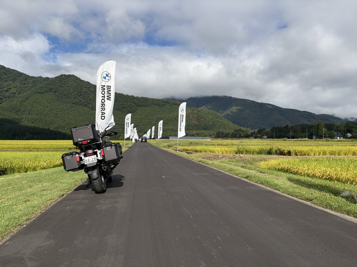 GSA8828's tweet photo. 今日は白馬で年1で開催されるBMWバイク乗りのお祭りに
そこまで暑くはなく快適です☺️
#bmwmotorraddays
#白馬
#r1300gsa https://t.co/ttA34bYUmr