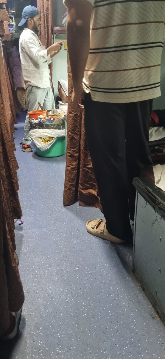 nmishragkp's tweet photo. @RailwaySeva ये तस्वीर 22535 रामेश्वरम से बनारस की ट्रेन की है। अवैध वेण्डर ए सी कोच मे बेधड़क घूम रहे हैं। कोई इन्हे नही रोकता है।इसी तरह अन्य लोग भी अनधिकृत रूप से कोच मे प्रवेश कर यात्रियों की रात की नींद खराब करते है। रात भर अनधिकृत रूप से लोग प्रवेश करते रहते हैं। https://t.co/LiG9a03oak