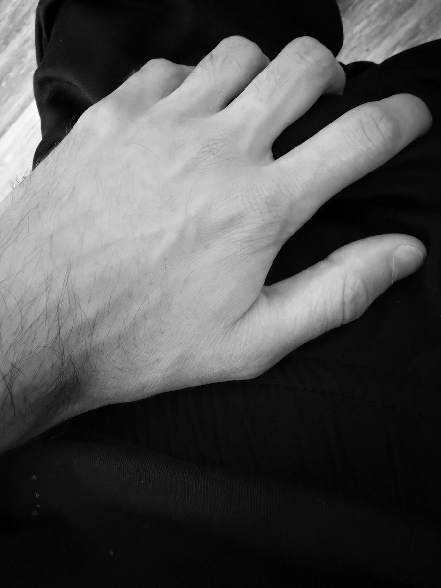 ryguymoans's tweet photo. Biceps and hands
#nsfwtwt #nsfw #nsfwx #manhands #veiny #biceps https://t.co/XANYTeKIs3