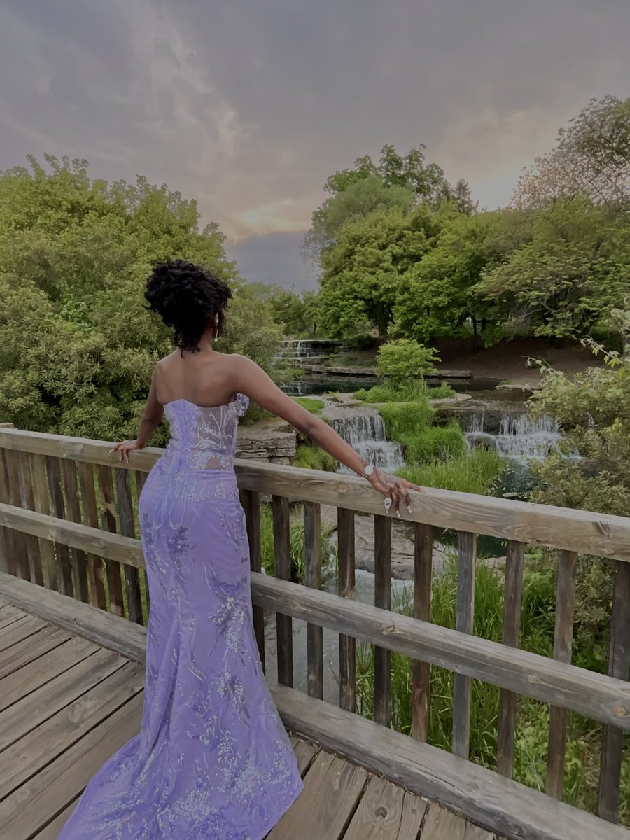 pearlywhytez's tweet photo. @Zibie_ Proven fact!!!! Told my tailor  in march or February my prom was in April when it was in May. Got the dress the day of prom !! https://t.co/FCpmSrfT4U