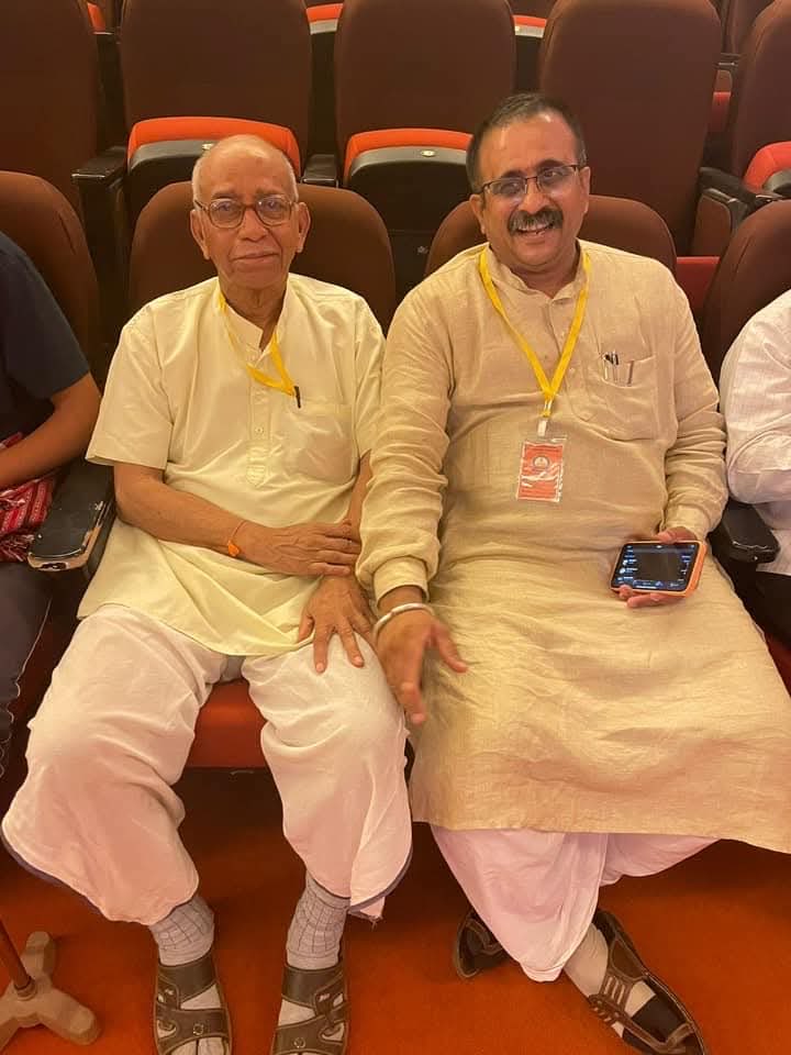 mukulkanitkar's tweet photo. https://t.co/Uqk0nBcqis
केवल संयोग नहीं पूर्ण भाव समर्पण है 
शिक्षक दिवस पर ही जन्म दिवस है
शिक्षकों के शिक्षक - सच्चे प्रचारक 🙏🏻 https://t.co/cwtAlDxpKy