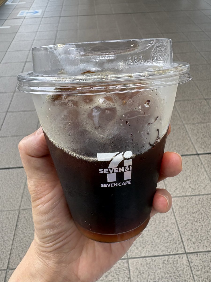 newmerestart's tweet photo. 飲食バイト後、セブンアイスコーヒーで
気合い入れて次の職場へ🏃‍♀️
労働頑張る💪 https://t.co/ByCNjzSaTg