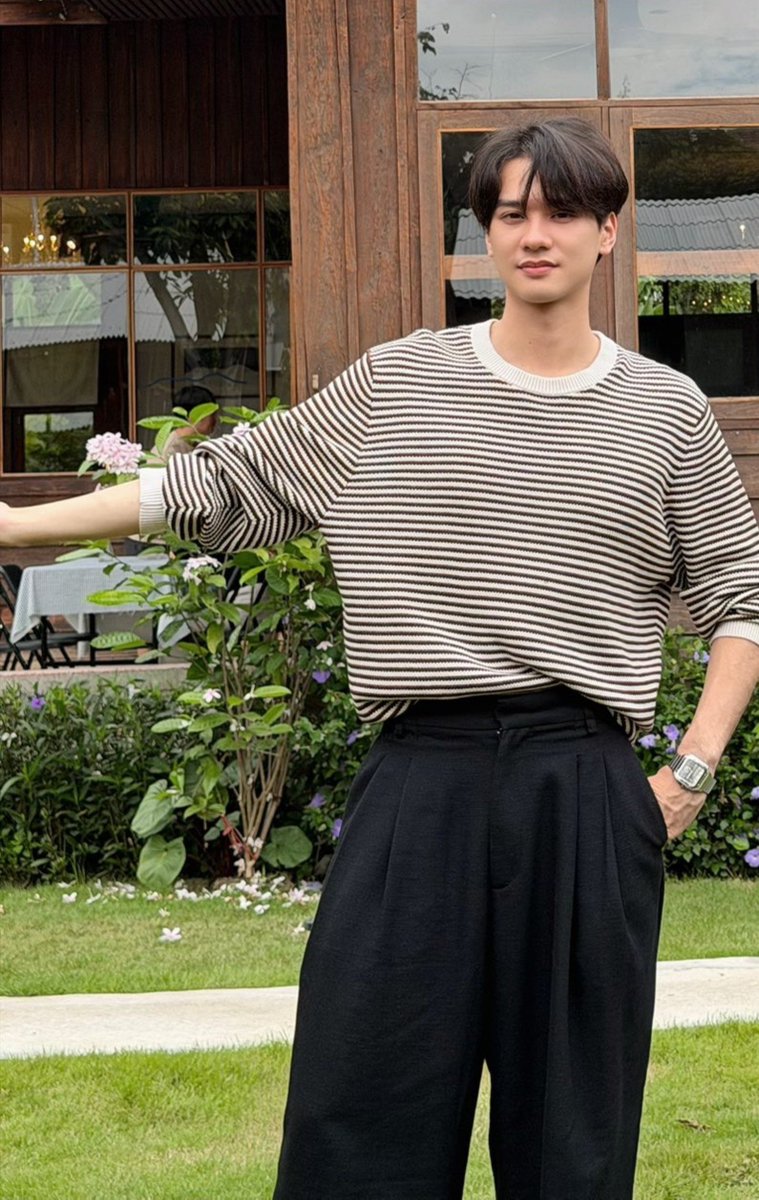 KnpMoments21's tweet photo. Harit looks so boyfriend coded in this plan outfit.. https://t.co/tuQATS7vwx