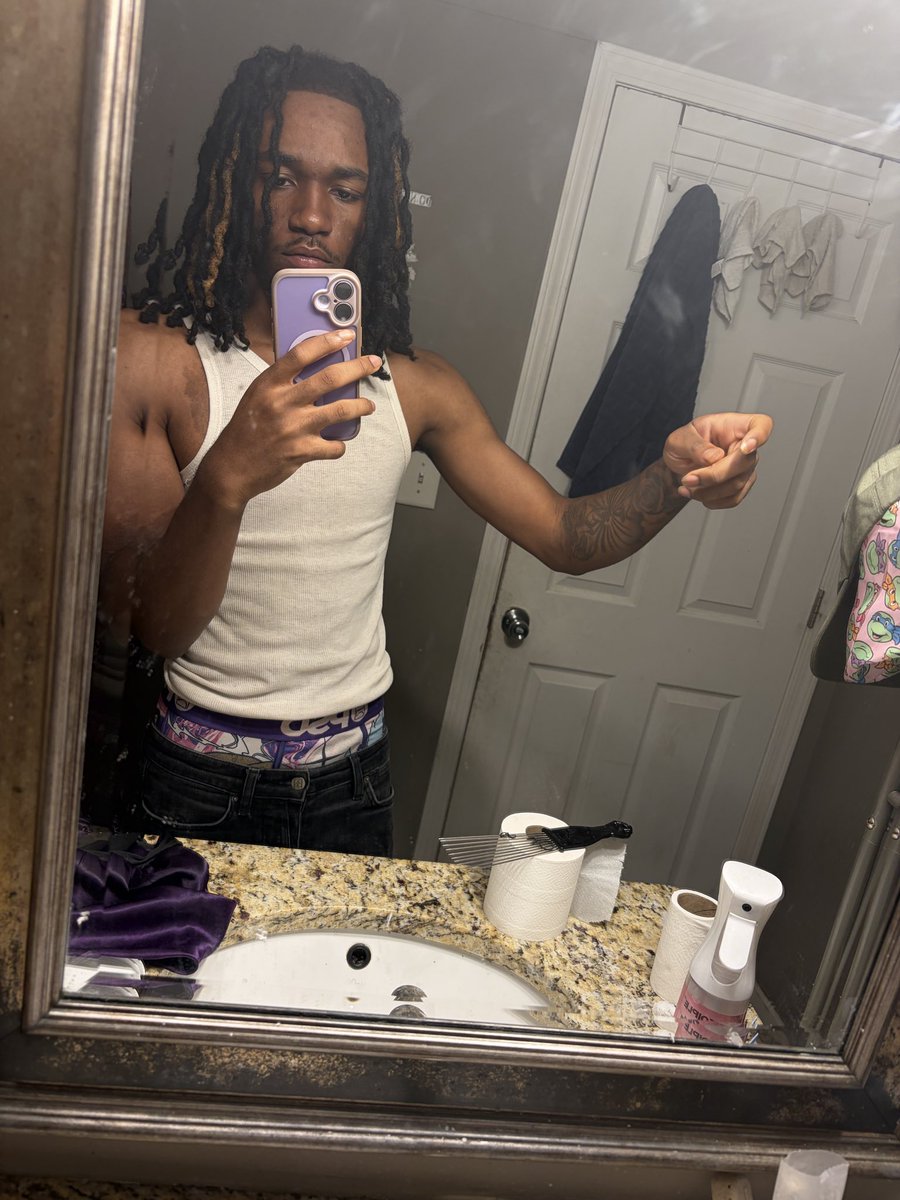 Crushedxpill's tweet photo. hml who suck good dck☺️ https://t.co/vzAIJT7trU