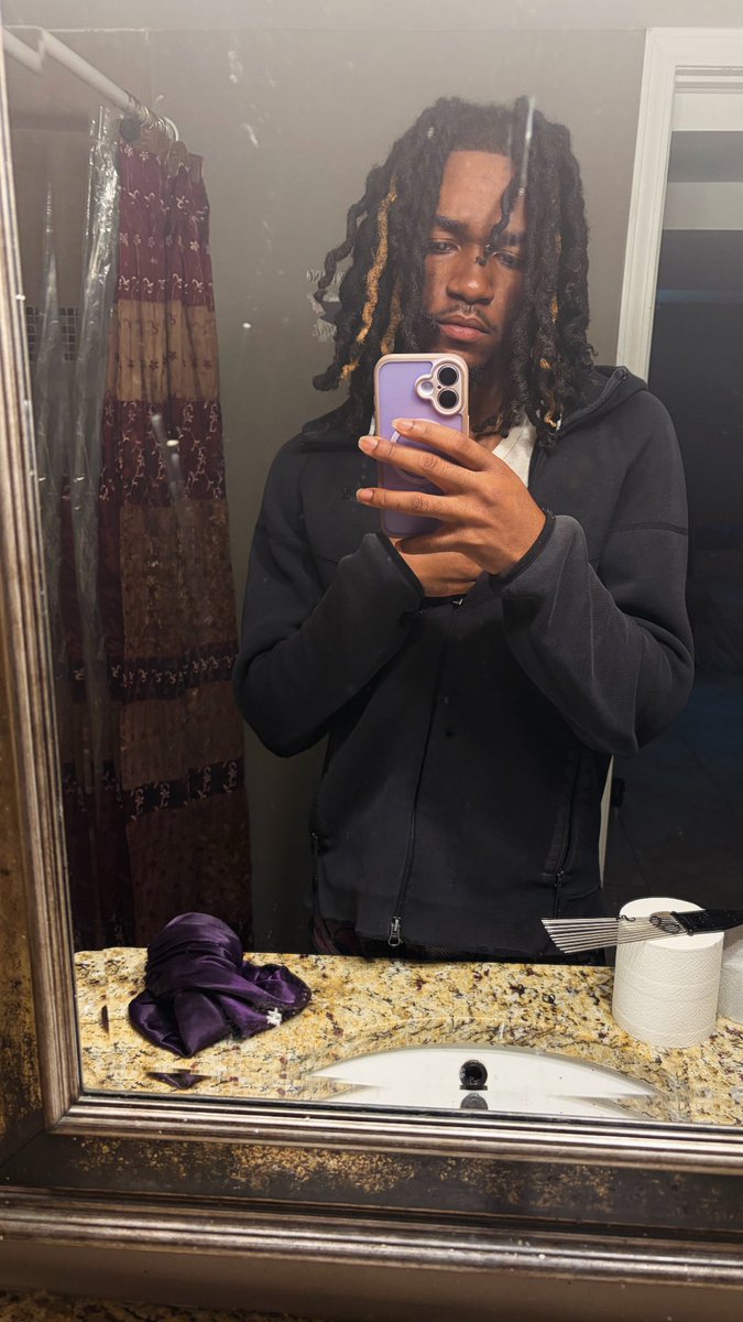 Crushedxpill's tweet photo. hml who suck good dck☺️ https://t.co/vzAIJT7trU