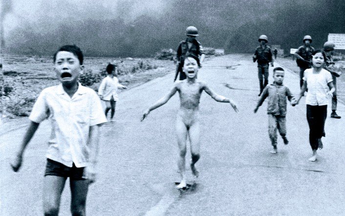 Jules2bC's tweet photo. @Feleaks 🇵🇸🇱🇧Les crimes de guerre et les interventions dévastatrices imputés aux USA à travers le monde depuis la 2e Guerre mondiale sont innombrables : Vietnam, Irak, Libye, Afghanistan et l'Iran aujourd'hui. ⤵️ et ⤵️ https://t.co/HgYoH245ps