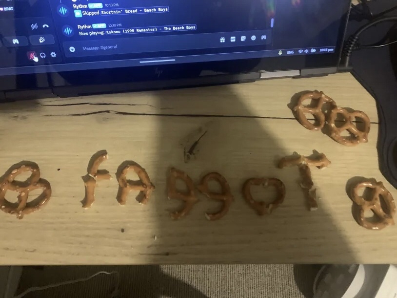 Palmelatee's tweet photo. Bruhhh 🤦🤦🤦🤦 i spilled my pretzels broooo 🤦🤦🤦🤦 https://t.co/PR8XZzHZm3