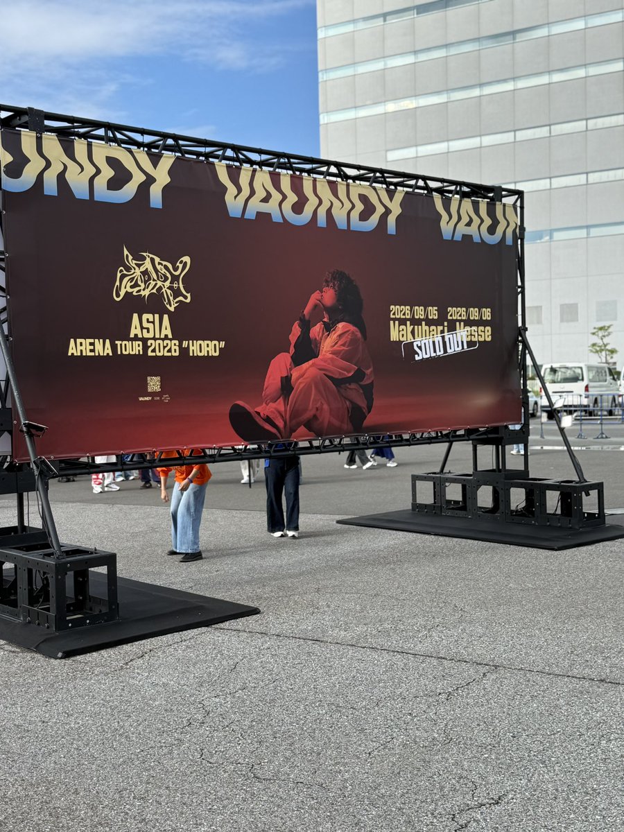 catchmyway's tweet photo. 無事に幕張メッセに到着！
ワンオク、VAUNDサポが大量にいる。笑
あと２時間 https://t.co/UBmR0tZB5t