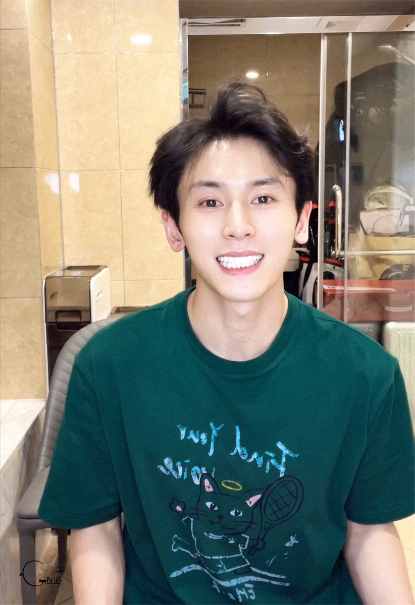 SingingBLUEs222's tweet photo. #ZhangZhehan  #张哲瀚 
#山河令 https://t.co/HZdNeGtJcr
