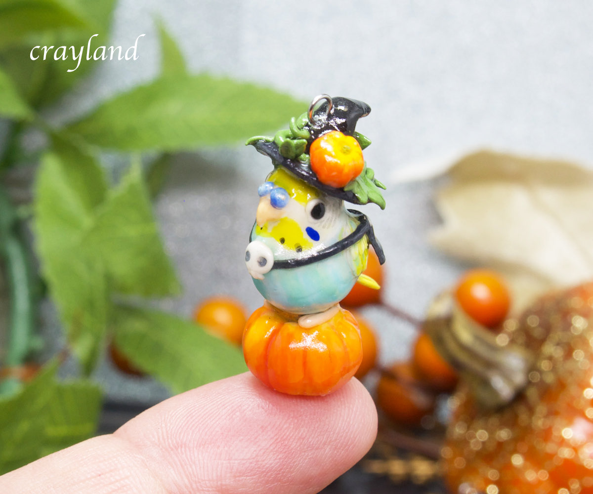 moranbaba's tweet photo. 今年も少しですが、ハロウィン・インコちゃんを作りました。
オカメとセキセイちゃんです。
#クレイアート  #粘土細工 
#ハロウィン　#オカメインコ
#セキセイインコ　#イヤーアクセサリー　　
https://t.co/YLZuKpo2tF
https://t.co/zvmiQJPYk9 https://t.co/qVk6dUag3n