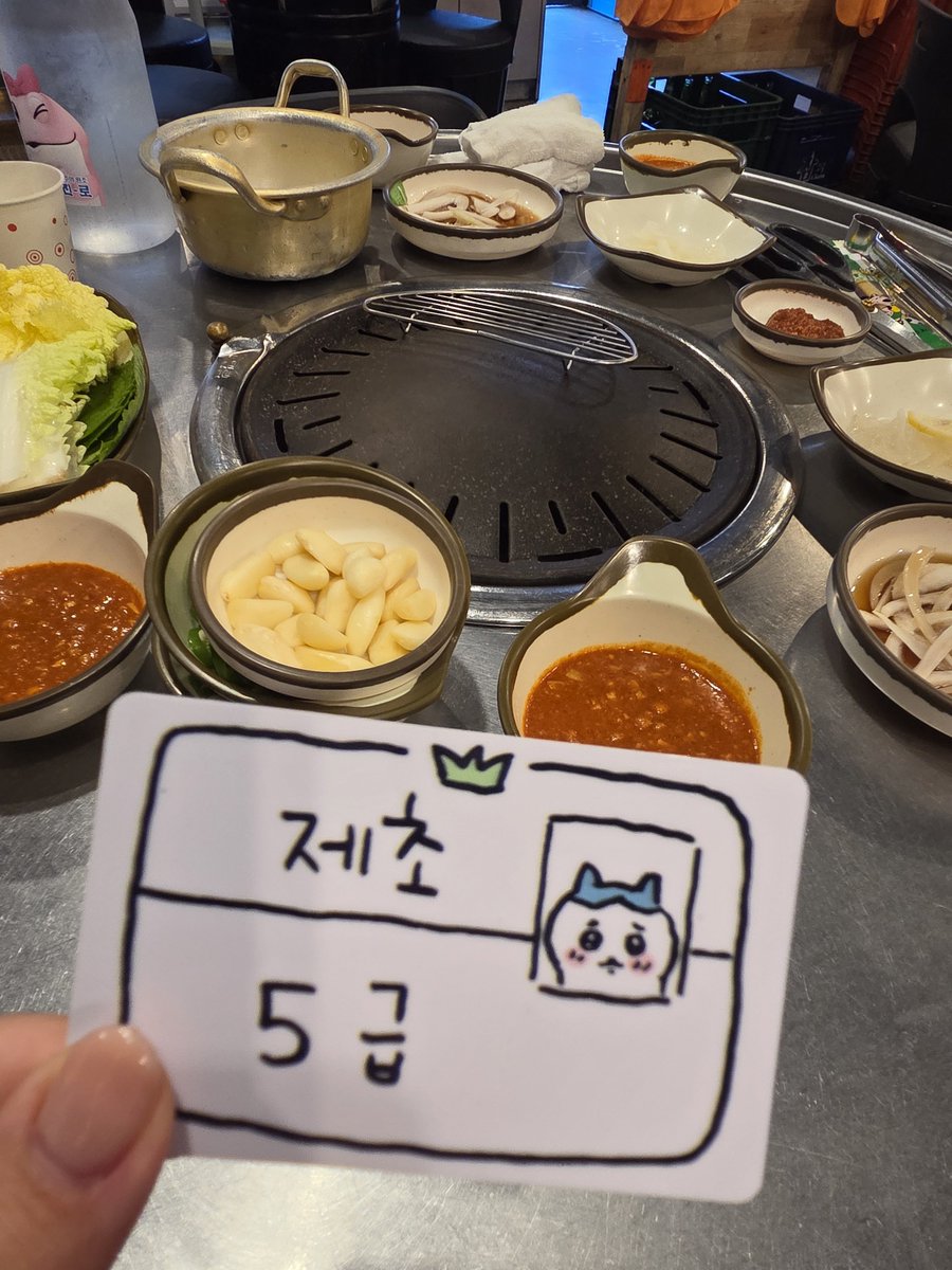 makan_0603's tweet photo. 아ㅠ 술 시켜서 신분증 물어보길래 저를요?하고 황급하게 꺼냈는데 https://t.co/5DKHYE7aPg
